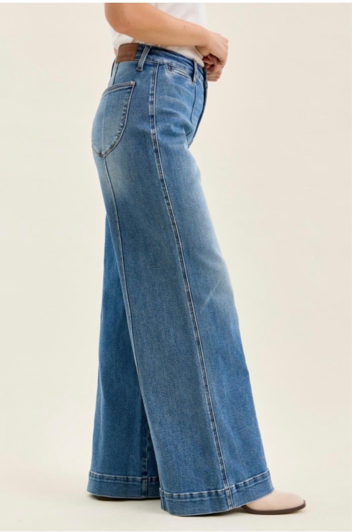 Pintuck Seam Wide-Leg Jeans side